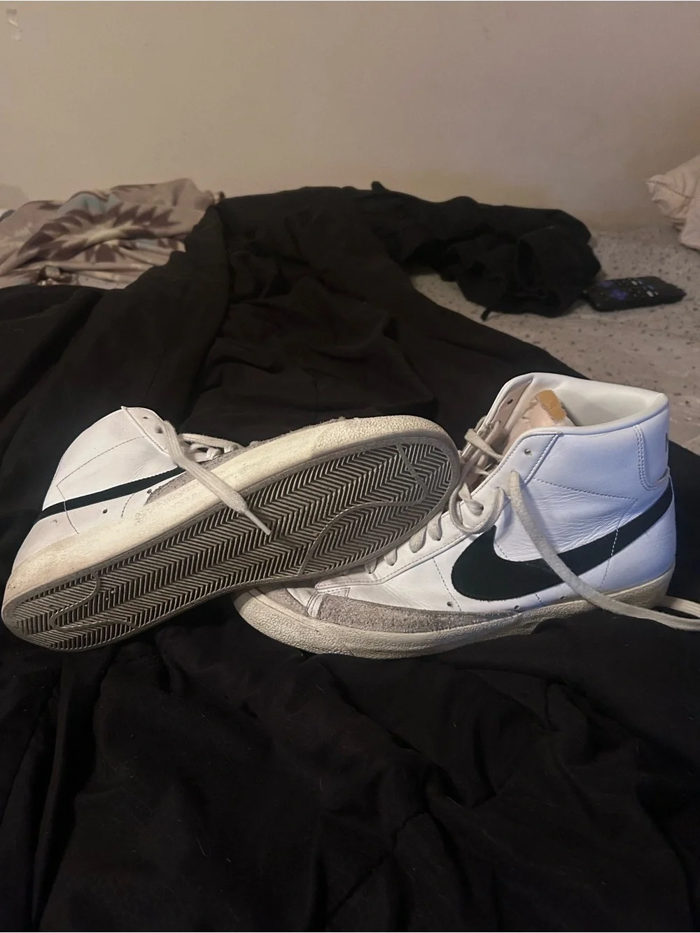 White/black Nike mid blazer 77